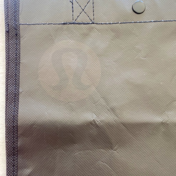 Set of two lululemon small shopping bags - Picture 4 of 6